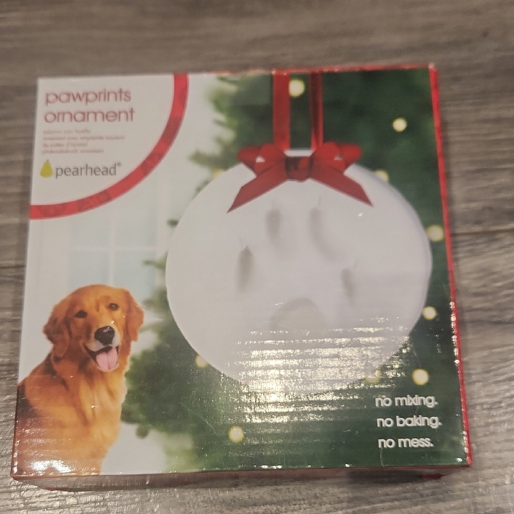 NWT Pearhead Pawprints Ornament - White